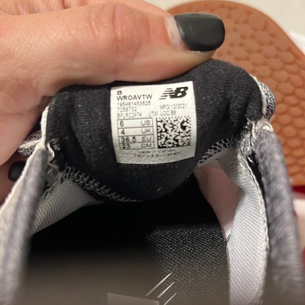 Women’s New Balance Sneakers! Brand New in the box never been worn. SIZE 6.